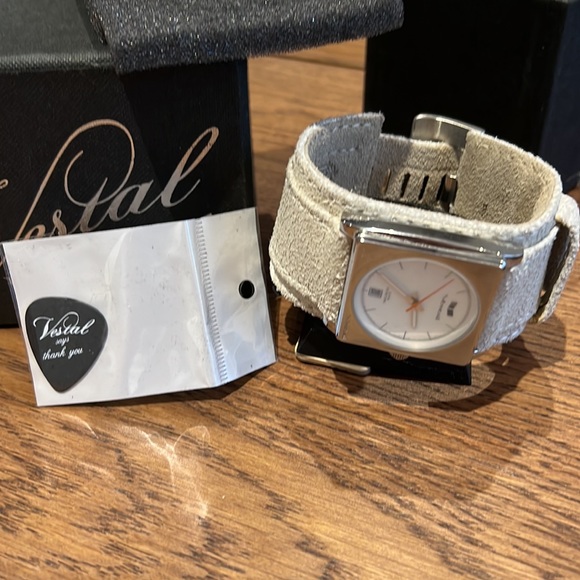 Vestal watch with vintage style band - Picture 2 of 3